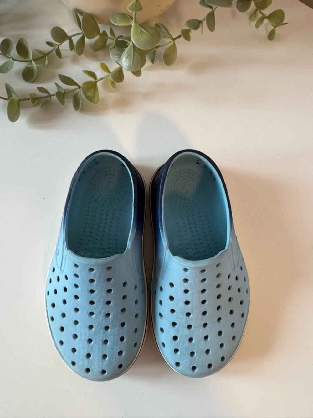 Native kids slip-on shoes blue clog style size C8 lightweight casual